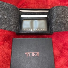 Tumi Modernist smooth black leather slim card case NWOT