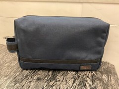 NEW – TUMI Zippered Medium Kit – Pouch – Cosmetic Bag – NAVY BLUE