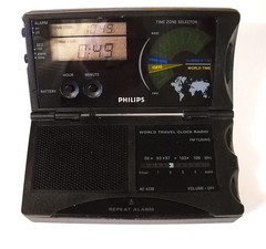 Vintage Phillips Folding World Travel Quartz Clock Radio New Battery – Works!