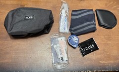 TUMI for Delta Black Amenity Kit Small Zippered Soft Travel Case Toiletry -lot d