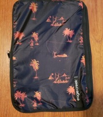 Eagle Creek Pack It Isolate Compression Cube Size Medium New without tags Aloha