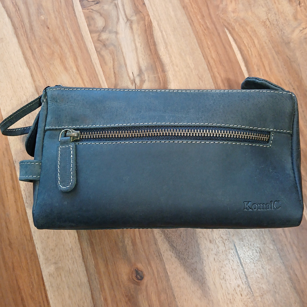 KomalC Buffalo Leather Travel Toiletry Bag Zipper Dopp Kit Compartments NWOT