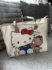Boxy Tote Bag With Handle And Zipper Closure