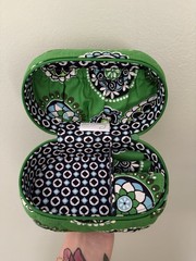 VERA BRADLEY Hard Travel Oval Jewelry Case Retired Pattern Cupcake Green Zip
