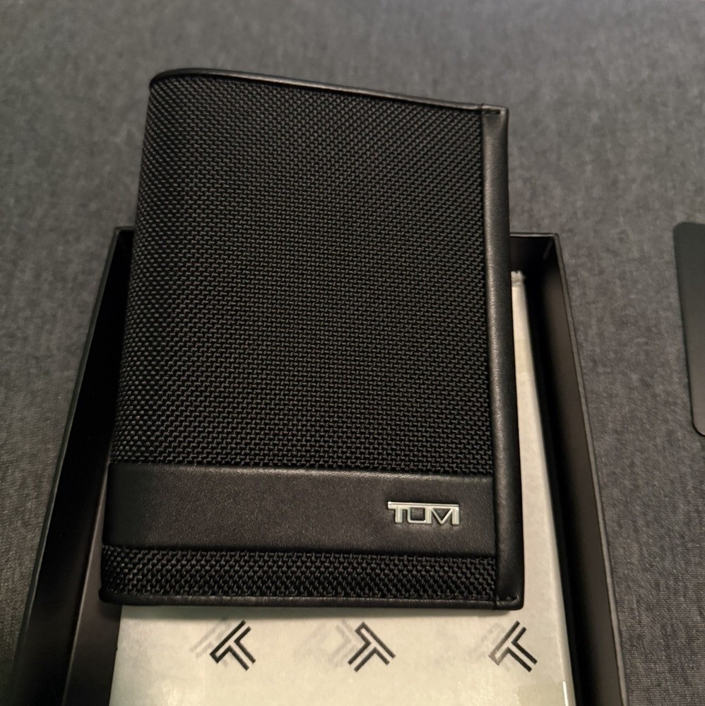 TUMI ALPHA Passport Cover