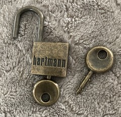 NEVER USED HARTMANN Brass Finish Luggage Vintage Padlock with Two Keys