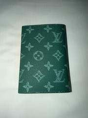 Louis Vuitton green Passport Holder Travel Luxury Accessory Wallet
