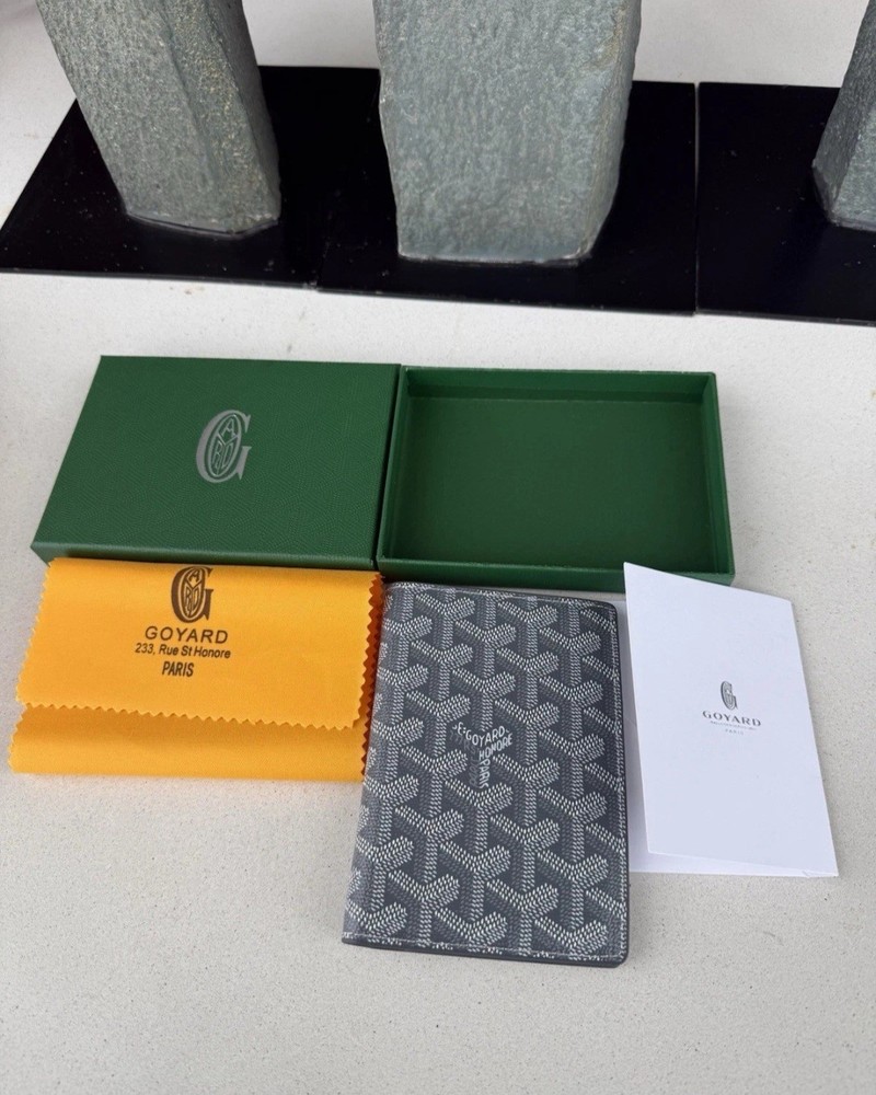 Goyard Passport & ID Wallet/Organizer Gray Leather Card Slots