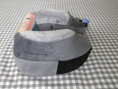 Cabeau Best Neck Pillow with memory foam Evolution Earth Travel NWT