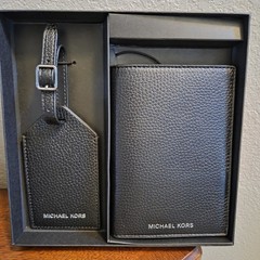 Michael Kors Pebbled Leather Black Passport Case and Luggage Tag Gift Set NEW