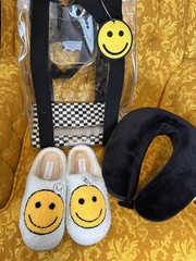 WANDERING MOON 4 Pc Travel Set / Tote, slippers Size M , pillow