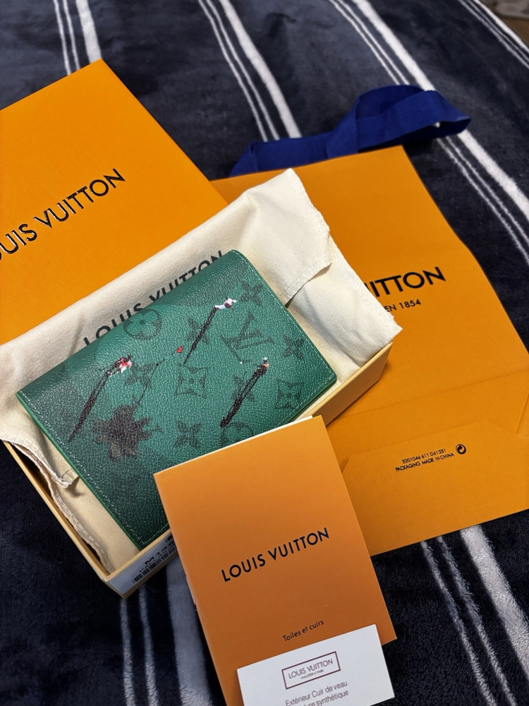 Louis Vuitton Green Leather Passport Wallet/Organizer with Card Slots