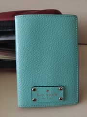kate spade laurel way passport holder – Green
