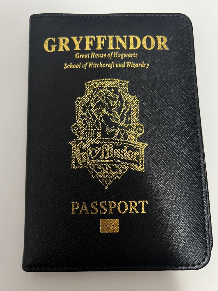 Harry Potter GRYFFINDOR Faux Leather Passport Cover