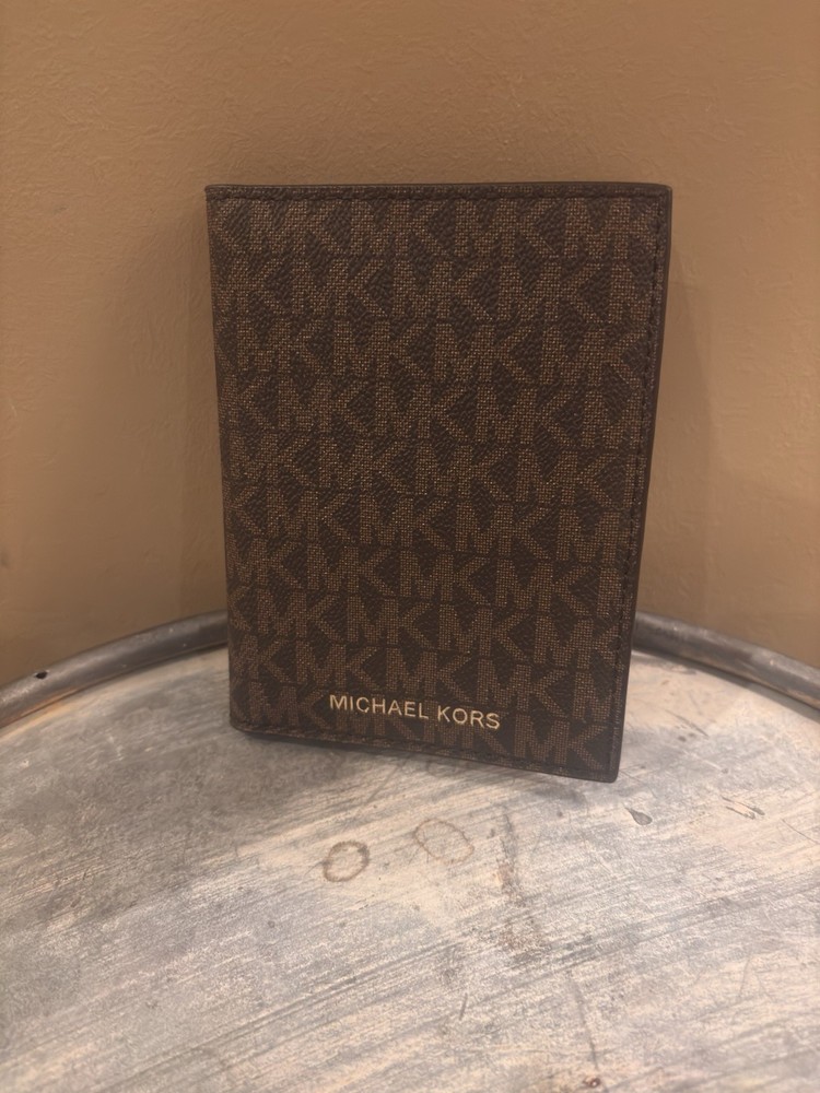 MICHAEL KORS BEDFORD TRAVEL PASSPORT CASE WALLET MK LOGO BROWN Gold Tone 4×5.5″