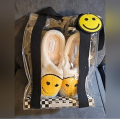 NWT 4 Piece Memory Foam Slippers, Neck Pillow, Luggage Tag And Tote