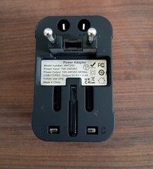 HHT202 International Power Travel Adapter Type C/USB Port 2.4A 100-240V