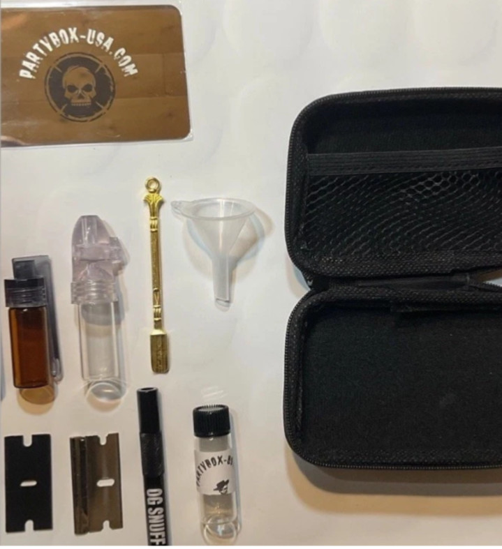 10 piece FULL Snuff Tool Kit w/ Storage & Straw Metal Crush Card Zip Up Case