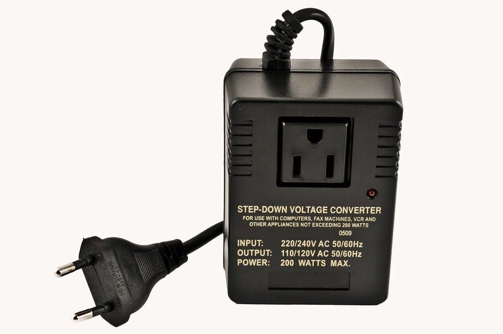 VCT VM 200 Deluxe Step Down Voltage Converter for Travel to 220V / 240V Black
