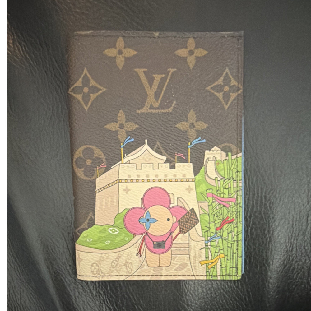 Louis Vuitton Multicolor Leather Passport Holder Panda & Mouse Design Blue